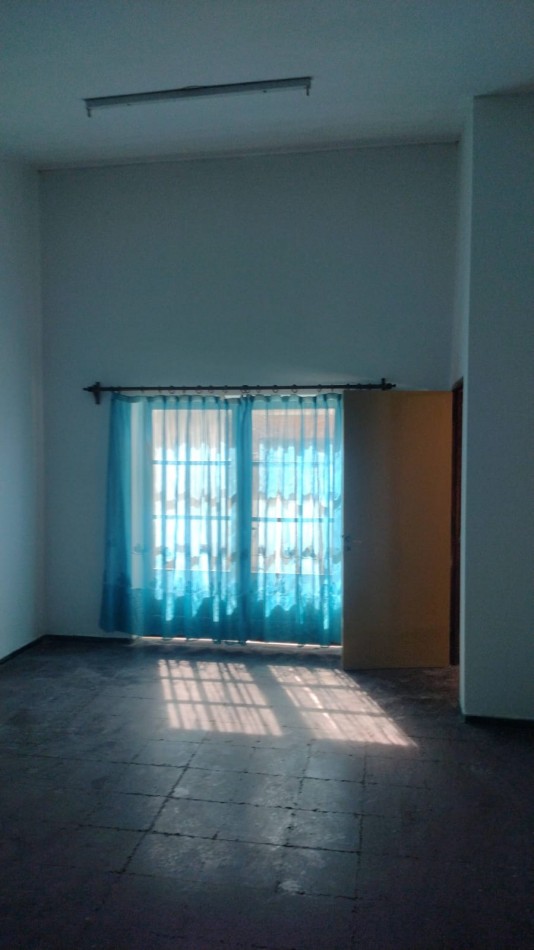 Casa + Dpto. sobre Av. Balloffet 