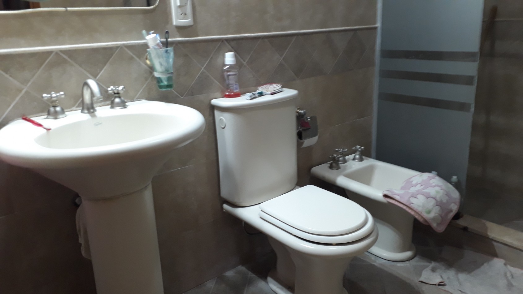 BAJA DE PRECIO - OPORTUNIDAD CASA CON PILETA ( Antes USD 200.000 - Hoy USD 190.000)