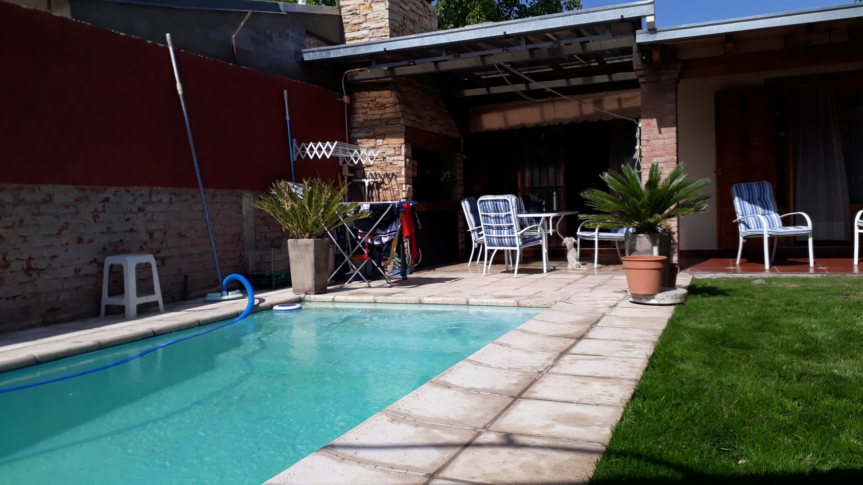 BAJA DE PRECIO - OPORTUNIDAD CASA CON PILETA ( Antes USD 200.000 - Hoy USD 190.000)