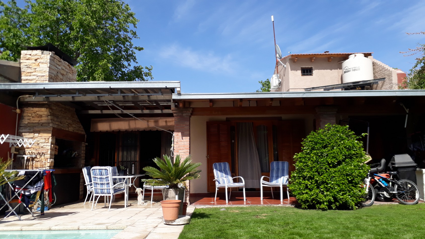 BAJA DE PRECIO - OPORTUNIDAD CASA CON PILETA ( Antes USD 200.000 - Hoy USD 190.000)