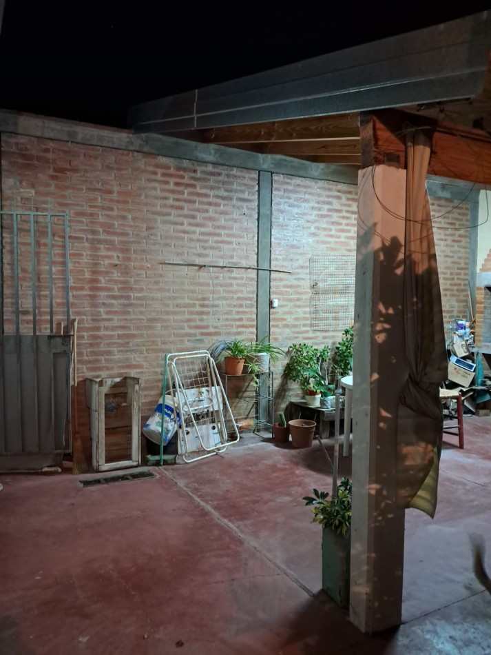 CASA 3 DORMITORIOS CON COCHERA Y QUINCHO - BARRIO SMATA