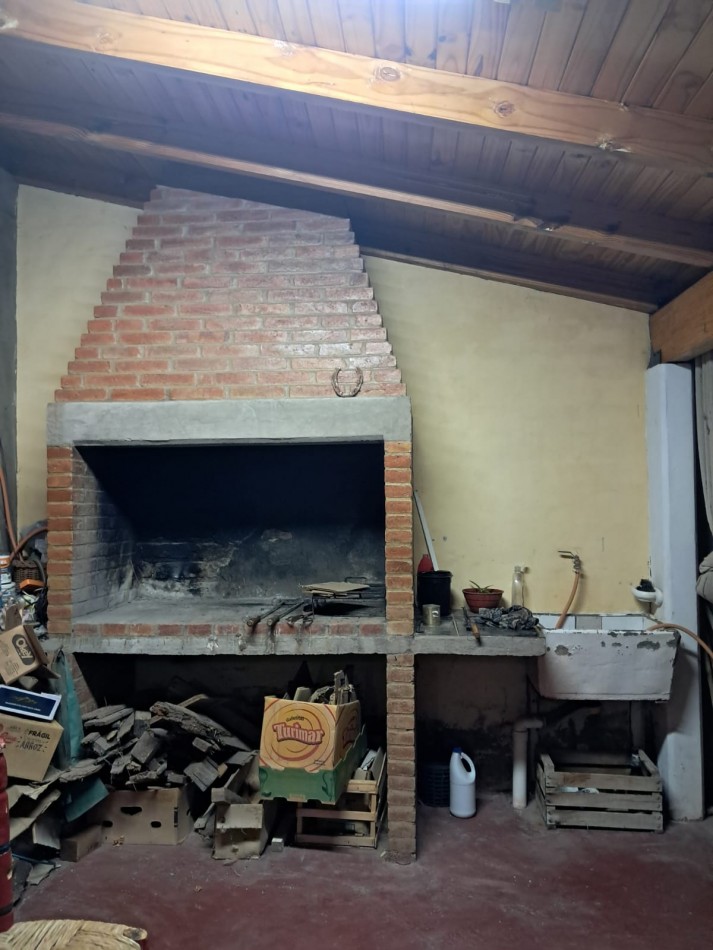 CASA 3 DORMITORIOS CON COCHERA Y QUINCHO - BARRIO SMATA