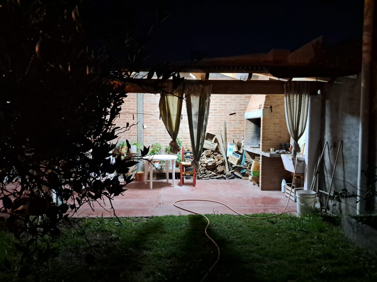 CASA 3 DORMITORIOS CON COCHERA Y QUINCHO - BARRIO SMATA