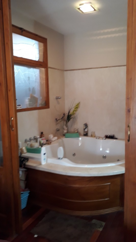 BAJA DE PRECIO - OPORTUNIDAD CASA CON PILETA ( Antes USD 200.000 - Hoy USD 190.000)