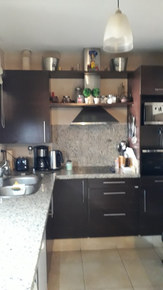BAJA DE PRECIO - OPORTUNIDAD CASA CON PILETA ( Antes USD 200.000 - Hoy USD 190.000)